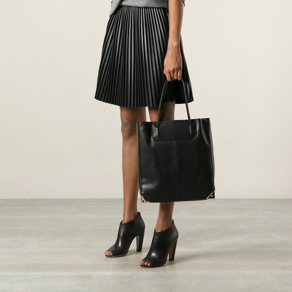 Alexander Wang Handbags - Alexander Wang Prisma tote black / rosegold